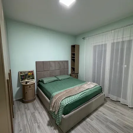 Centre Lions Gate 2 تيرانا