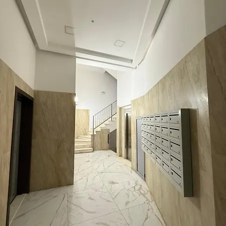 Centre Lions Gate 2 地拉那
