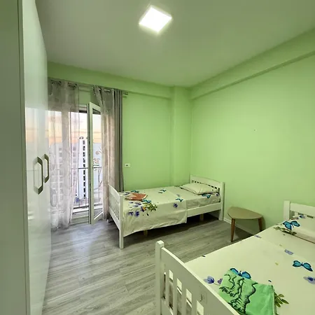Centre Lions Gate 2 Apartman *