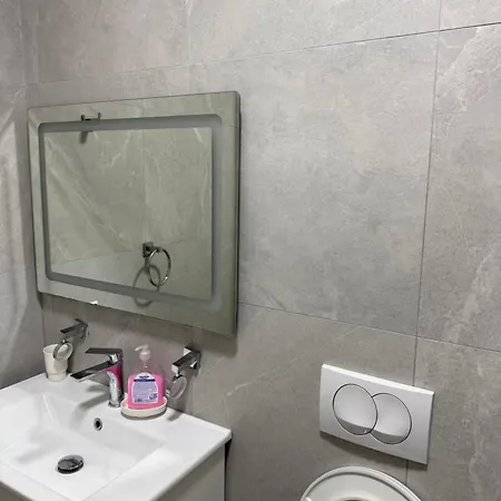Centre Lions Gate 2 Apartman *