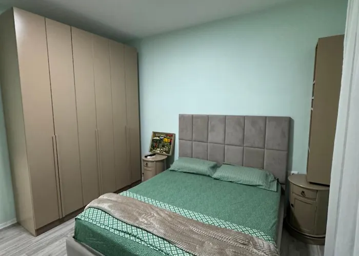 Centre Lions Gate 2 地拉那