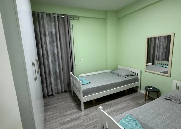 Centre Lions Gate 2 *