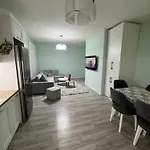 Centre Lions Gate 2 *