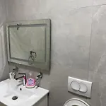 Centre Lions Gate 2 Apartman *