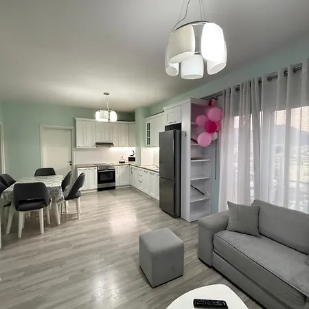 Centre Lions Gate 2 Τίρανα