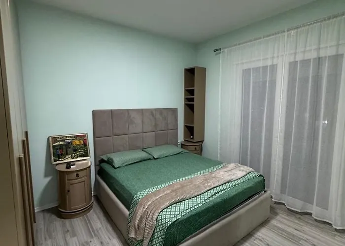 Centre Lions Gate 2 Τίρανα