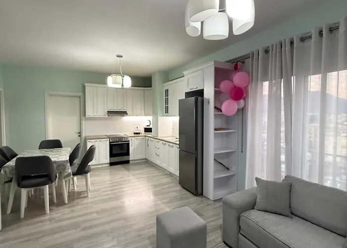 Centre Lions Gate 2 Τίρανα